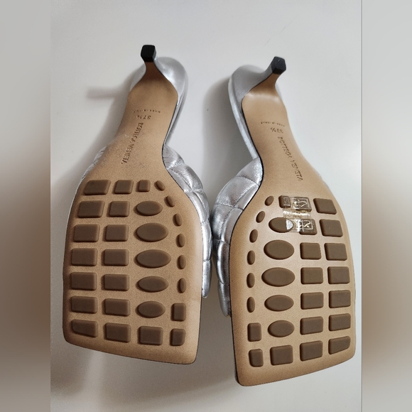 Bottega Veneta silver / size 37 1/2 New. - Picture 2 of 4